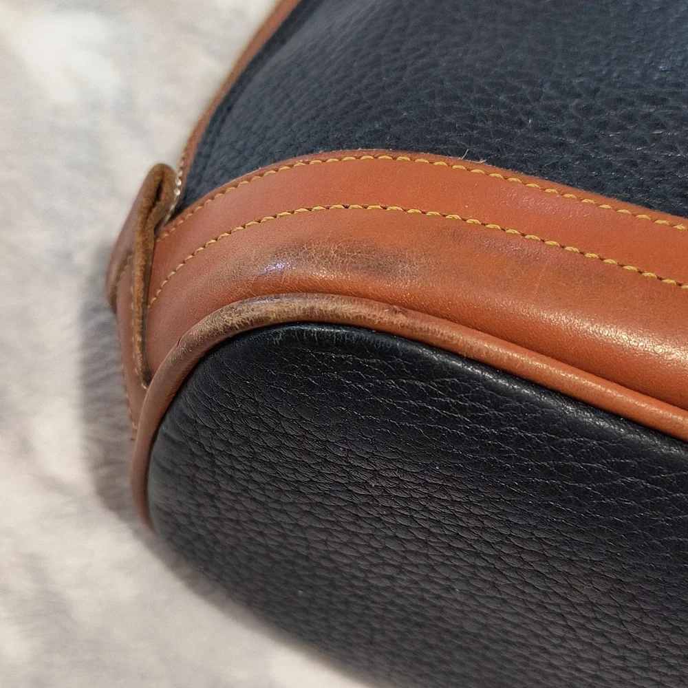 Dooney & Bourke Vintage Pebbled Leather dual zip adjustable strap sachel, EUC